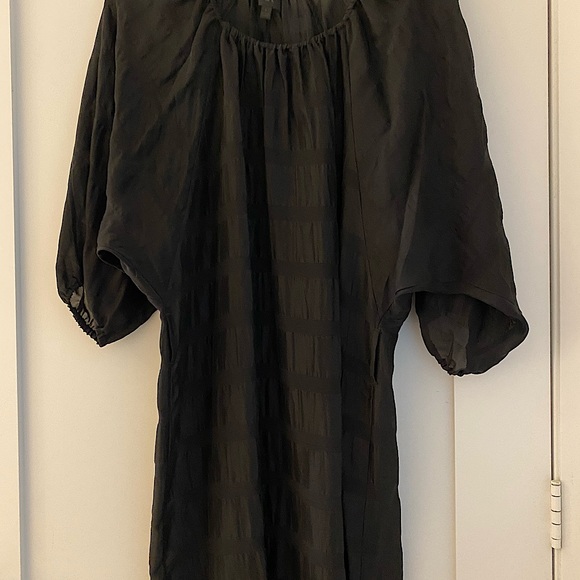 **SOLD** Banana Republic silk dress - Picture 1 of 4